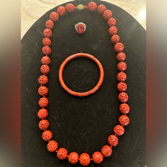 Vintage Chinese Cinnabar 4 Piece Set - Necklace, Bangle and 925 Ring & Earrings - Picture 3 of 15